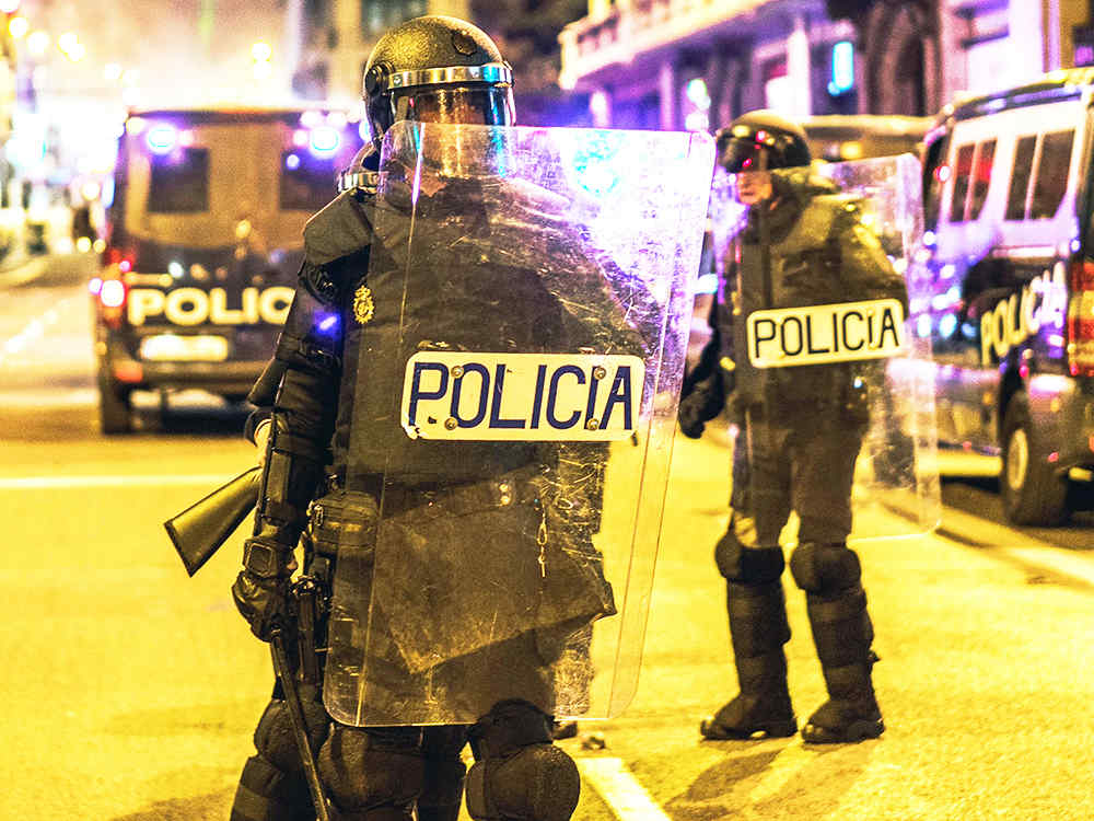 UVPLASTIC riot shield in France