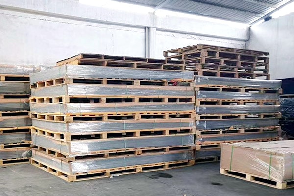 Package polycarbonate